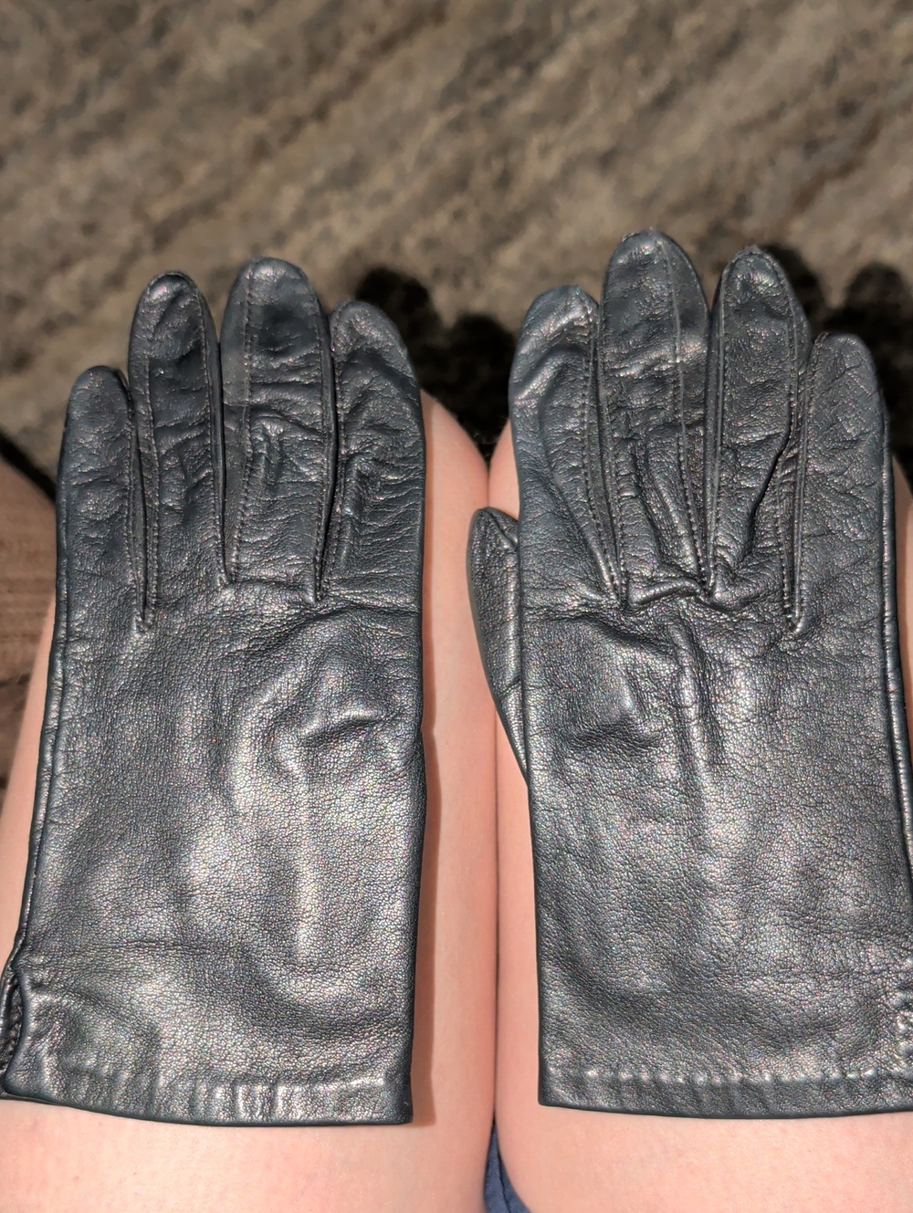 MCM Miss Aris Silky Lined Antrion Classic Gloves in Black